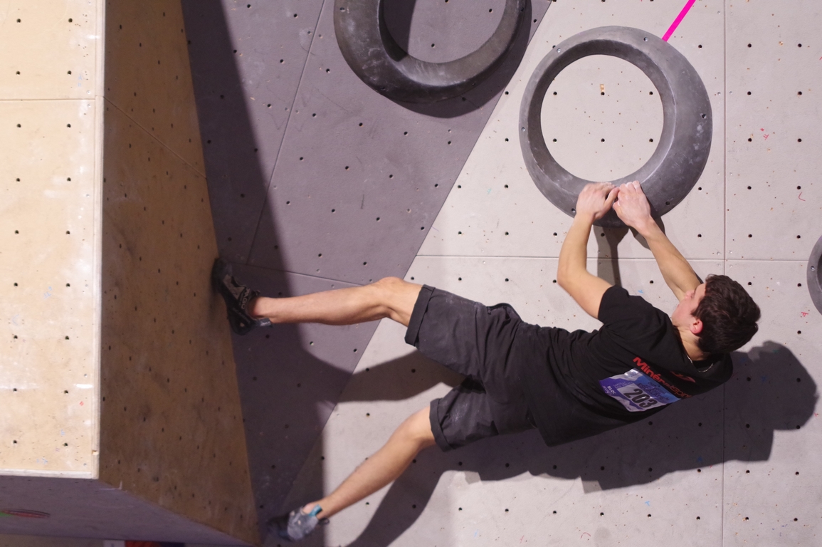 You are currently viewing Championnat de France de bloc jeunes : Samuel RICHARD en Or et Louna DESHAYES en argent.