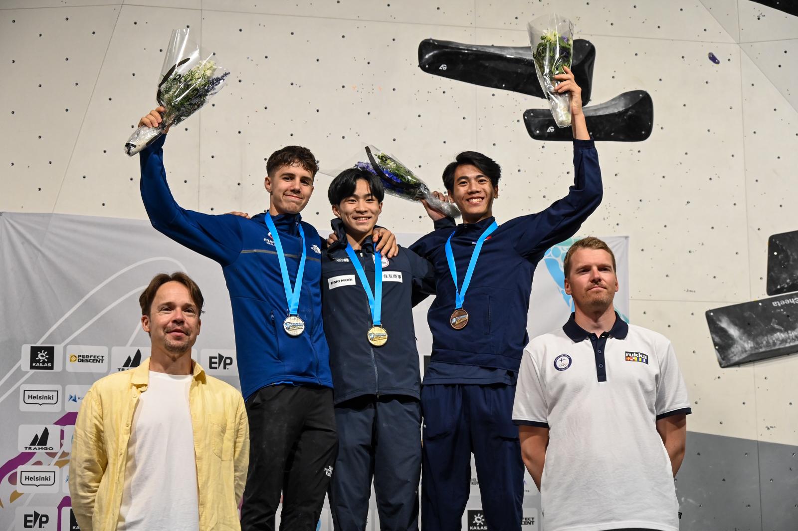 You are currently viewing Championnat du Monde jeunes à Helsinki : Samuel RICHARD médaillé d’Argent en bloc, Pierre MARZULLO finaliste en difficulté.