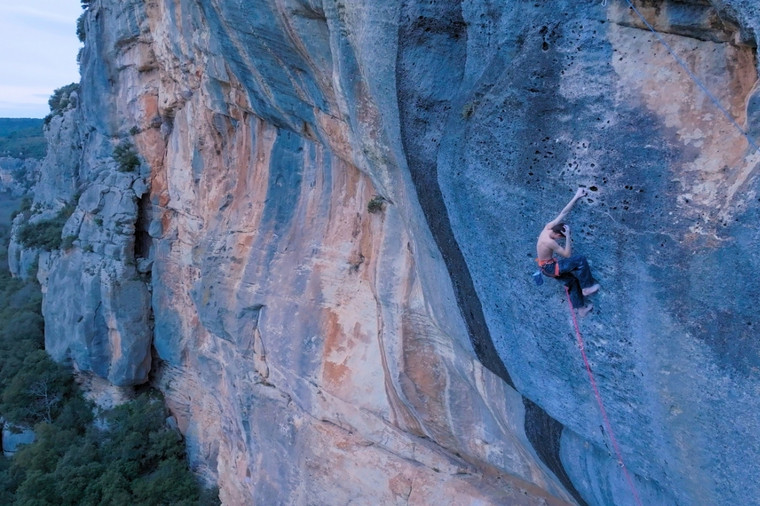 You are currently viewing Erwan LEGRAND vient d’enchaîner le mythique BOMBÉ BLEU !